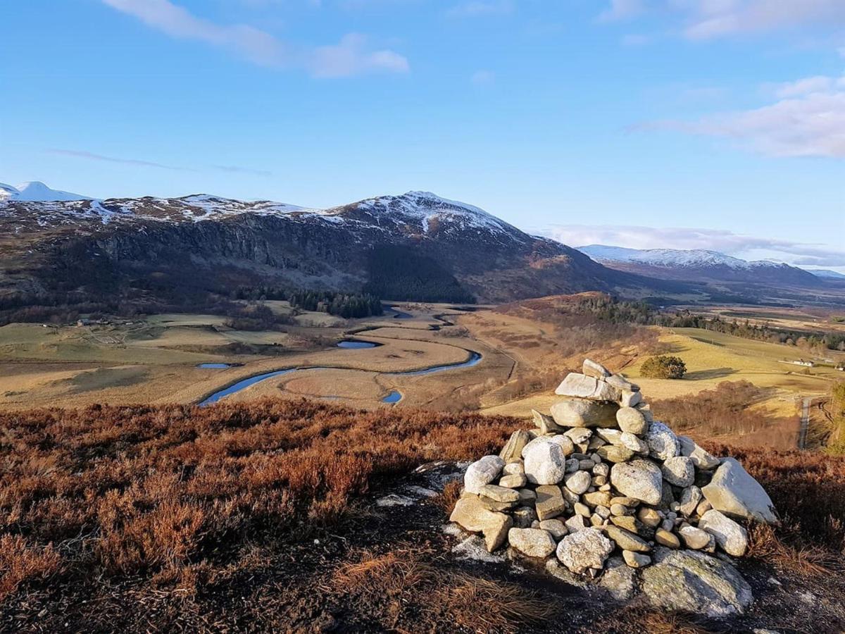 Spectacular Mountain View Ecopod Villa Newtonmore Exterior foto