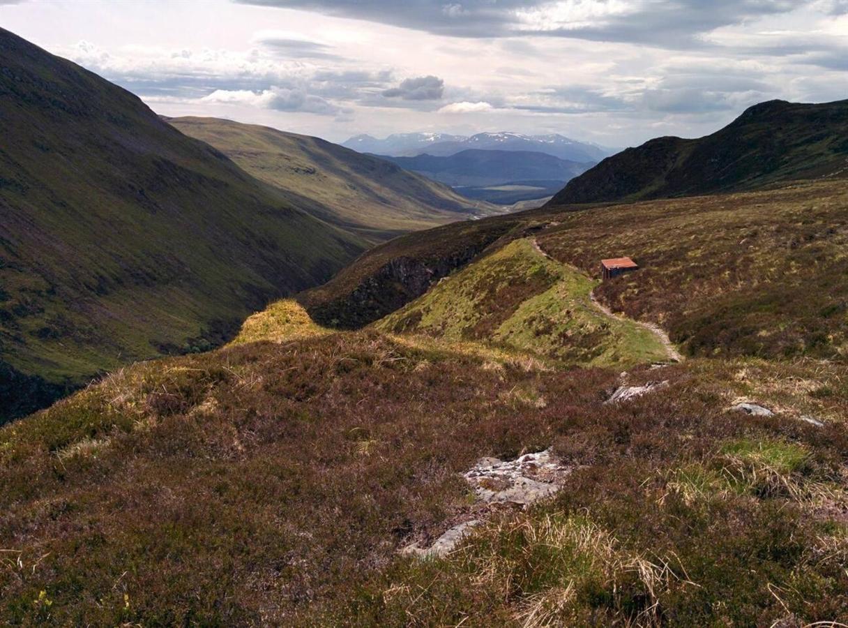 Spectacular Mountain View Ecopod Villa Newtonmore Exterior foto